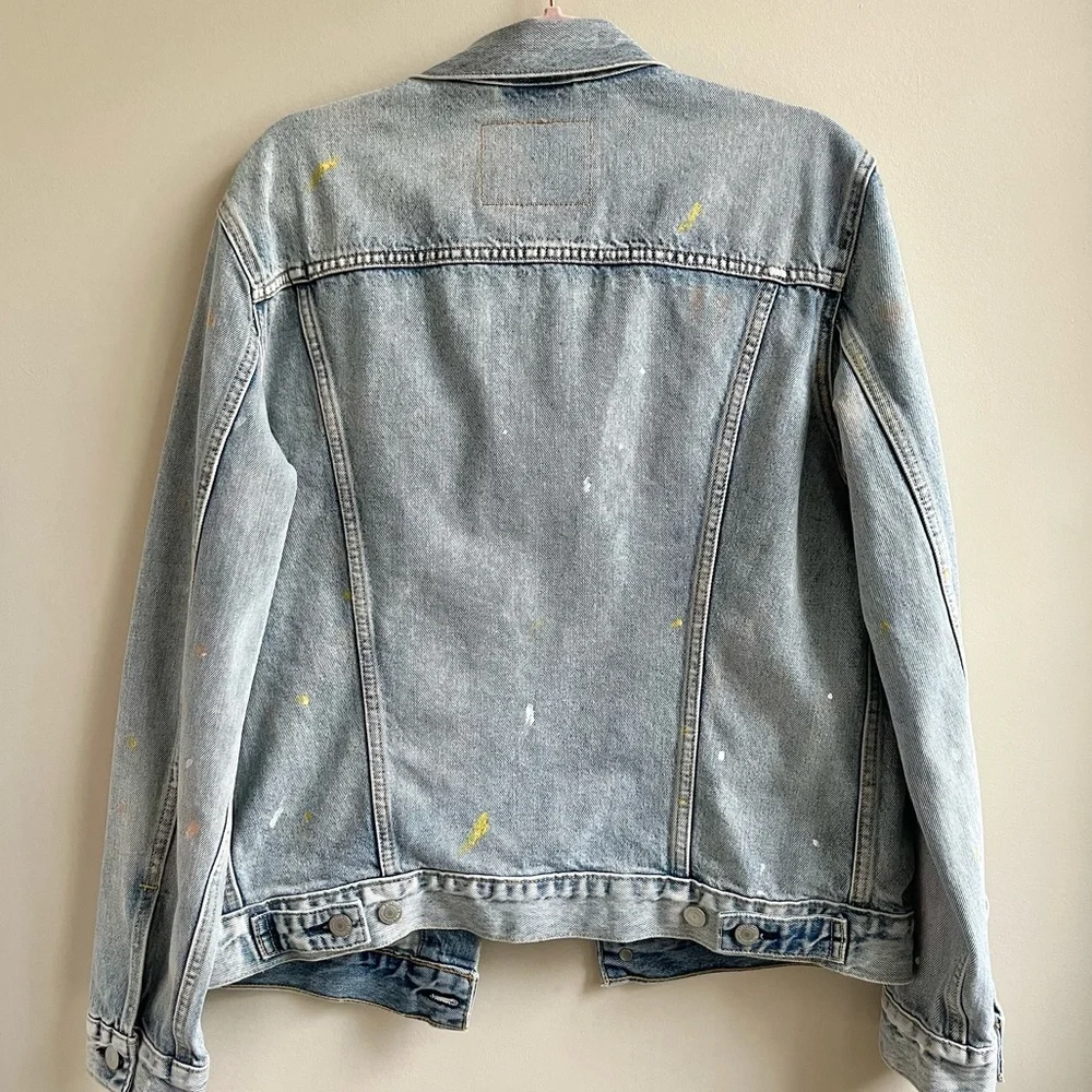 Levi’s | NWT Paint Splatter Denim Jean Jacket Medium Vintage Trucker Relaxed Fit